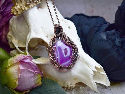 Miedziany wisiorek wire wrapping z różowym agatem