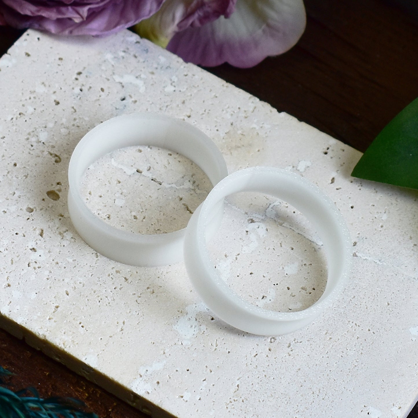 Tunele do uszu 10-100mm | Transparentne białe