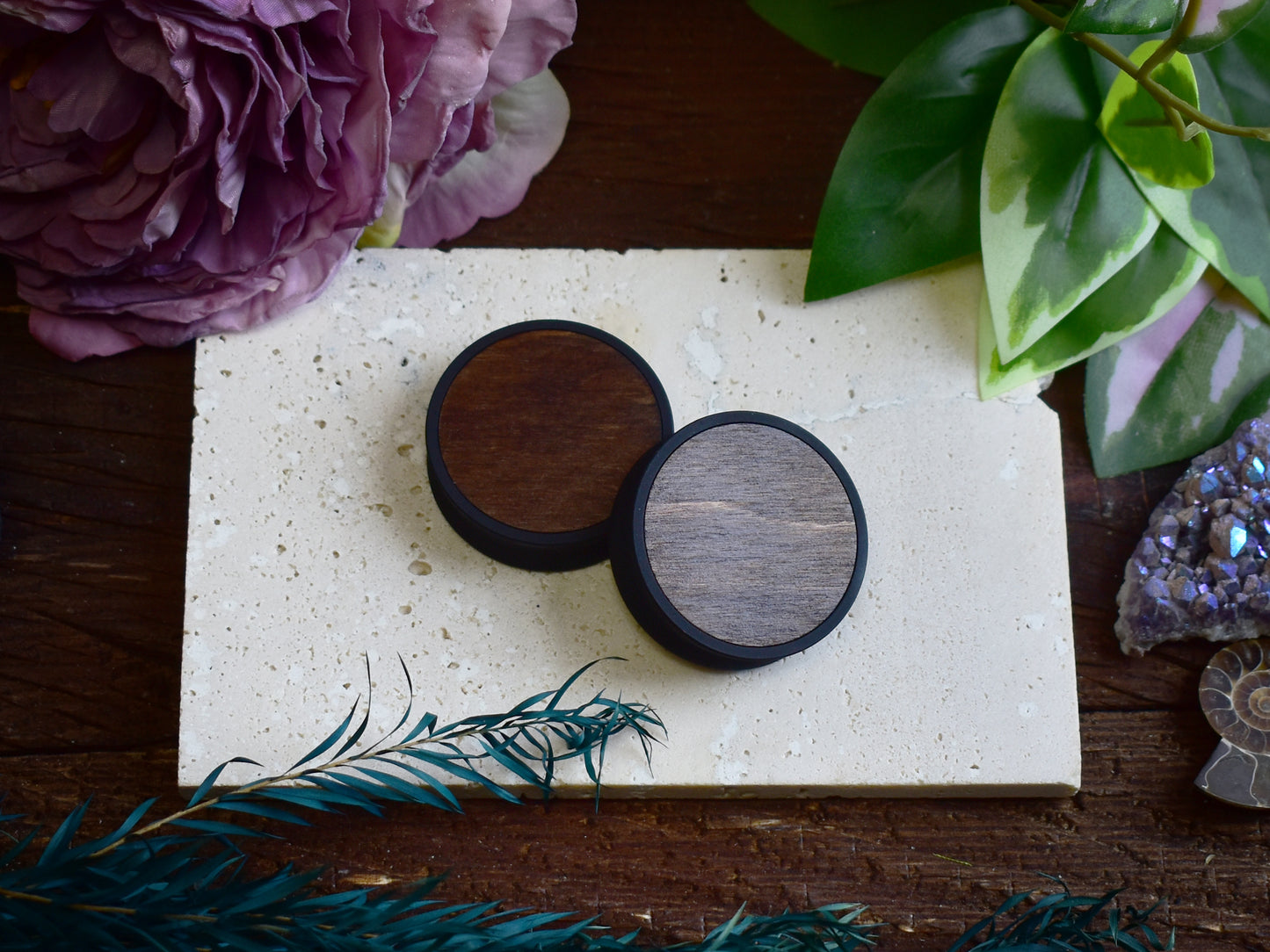 Túneles de oreja 10–100 mm con Relleno de Madera | Nogal Oscuro