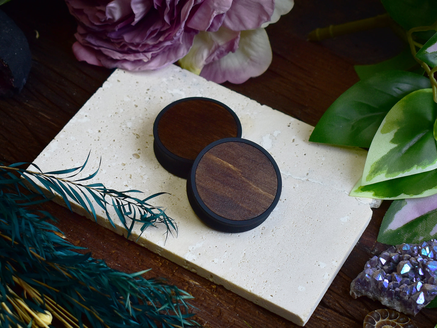 Túneles de oreja 10–100 mm con Relleno de Madera | Nogal Oscuro