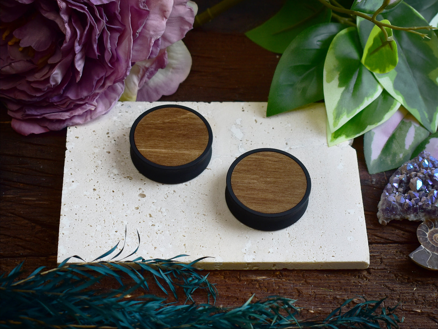 Túneles de oreja 10–100 mm con Relleno de Madera | Nogal Claro