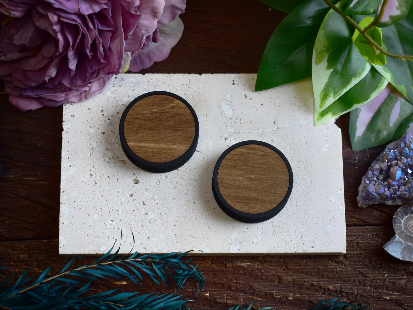 Túneles de oreja 10–100 mm con Relleno de Madera | Nogal Claro